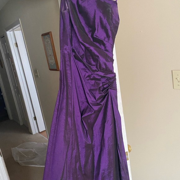 One shoulder purple dress - Picture 2 of 3
